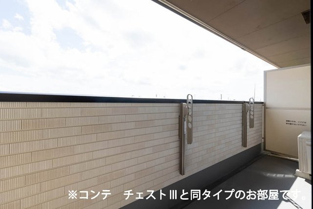 ユニゾン　アザレアⅡのバルコニー|外からの目が気にならないバルコニーで洗濯物が干せます