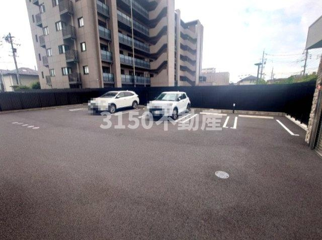 THE residence　M・KANOUの駐車場