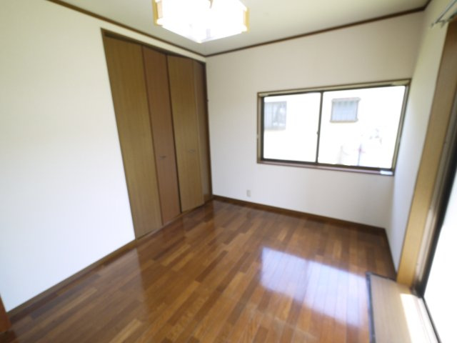茂原市粟生野　平屋中古戸建の洋室|内装リフォーム済み令和8年5月  3DK平屋　公道角地  軽自動車は3台可能 閑静な分譲地内