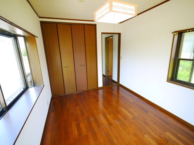 茂原市粟生野　平屋中古戸建の洋室|内装リフォーム済み令和8年5月  3DK平屋　公道角地  軽自動車は3台可能 閑静な分譲地内