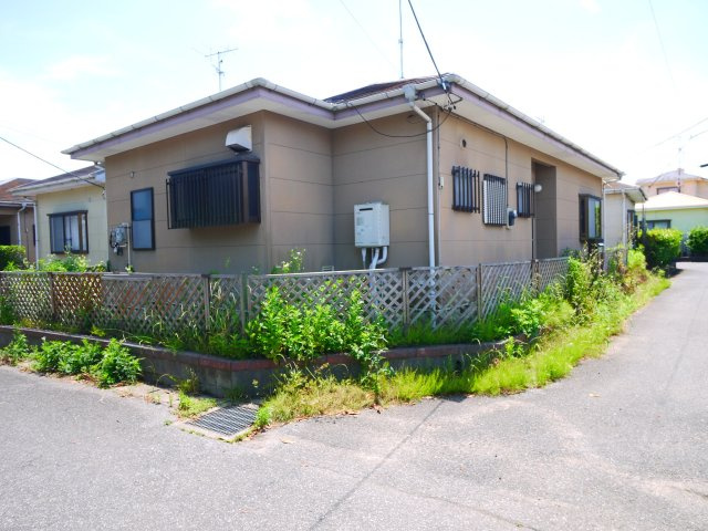 茂原市粟生野　平屋中古戸建の外観|内装リフォーム済み令和8年5月  3DK平屋　公道角地  軽自動車は3台可能 閑静な分譲地内