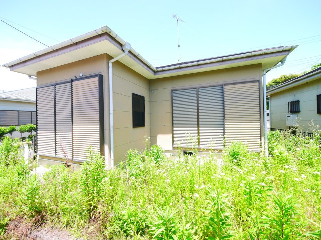 茂原市粟生野　平屋中古戸建の庭|内装リフォーム済み令和8年5月  3DK平屋　公道角地  軽自動車は3台可能 閑静な分譲地内