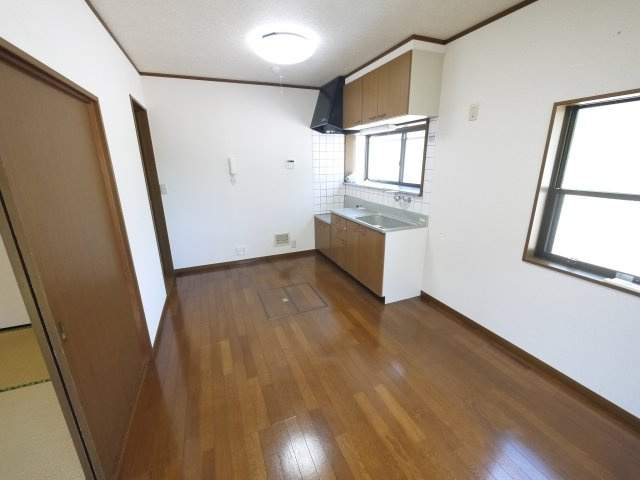 茂原市粟生野　平屋中古戸建の居間・リビング|内装リフォーム済み令和8年5月  3DK平屋　公道角地  軽自動車は3台可能 閑静な分譲地内
