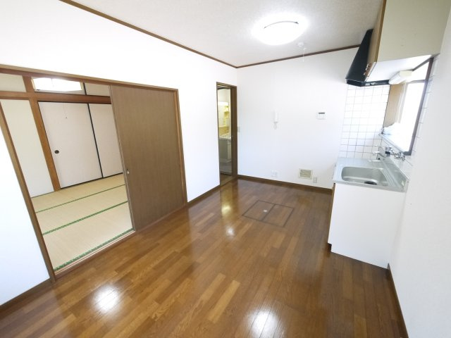 茂原市粟生野　平屋中古戸建のキッチン|内装リフォーム済み令和8年5月  3DK平屋　公道角地  軽自動車は3台可能 閑静な分譲地内