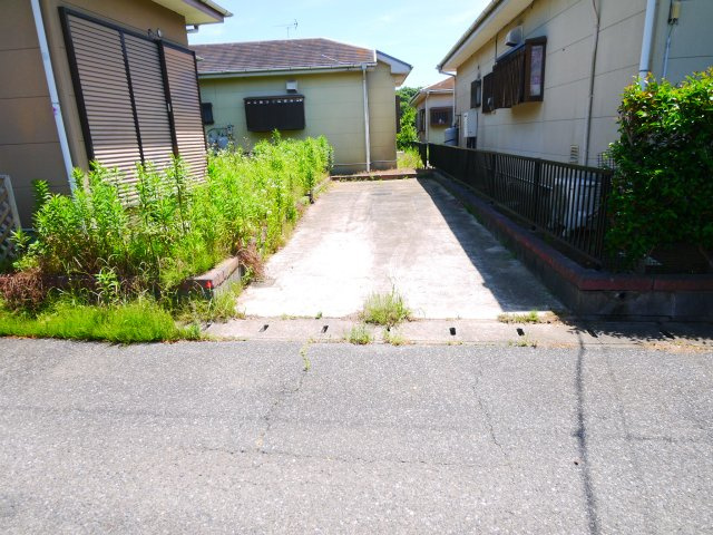 茂原市粟生野　平屋中古戸建の駐車場|内装リフォーム済み令和8年5月  3DK平屋　公道角地  軽自動車は3台可能 閑静な分譲地内