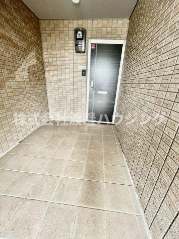 コーポラスツツミE棟のエントランス