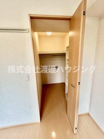 コーポラスツツミE棟の収納|ウォークインクローゼット