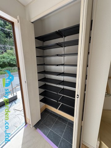 藤沢市大鋸　新築戸建　全３棟C号棟の収納|シューズボックス