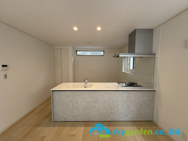 藤沢市大鋸　新築戸建　全３棟C号棟のキッチン|視界良好、会話も弾む対面型オープンキッチン