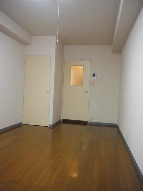 室内にはクローゼットもあります