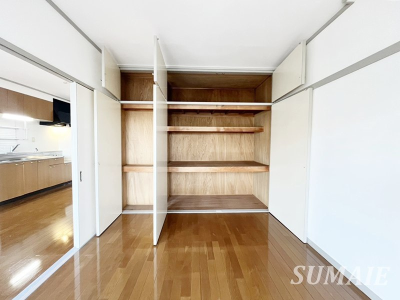 シャルマン島村の収納