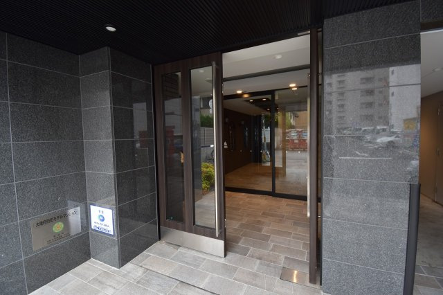 プレサンス心斎橋レヨンのエントランス
