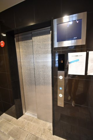 プレサンス心斎橋レヨンのエントランス