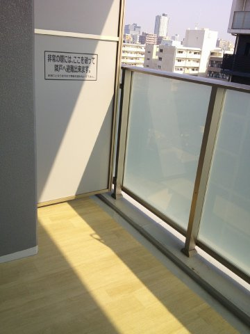 大阪市中央区谷町７丁目の賃貸マンションのバルコニー