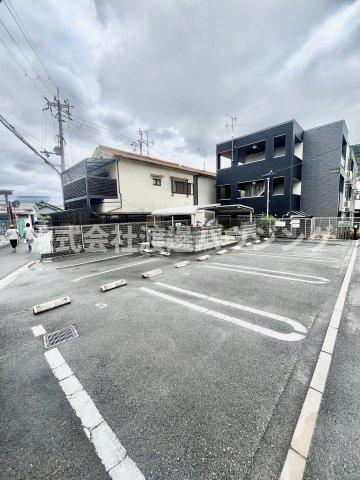 パークサイド・フィオーレの駐車場