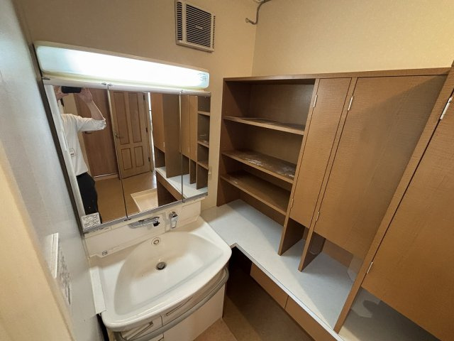 小牧市大字久保一色　中古戸建の独立洗面台|朝の身支度には欠かせない独立洗面化粧台