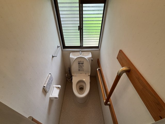 小牧市大字久保一色　中古戸建のトイレ|1Fトイレです。10年前にリフォームしています。