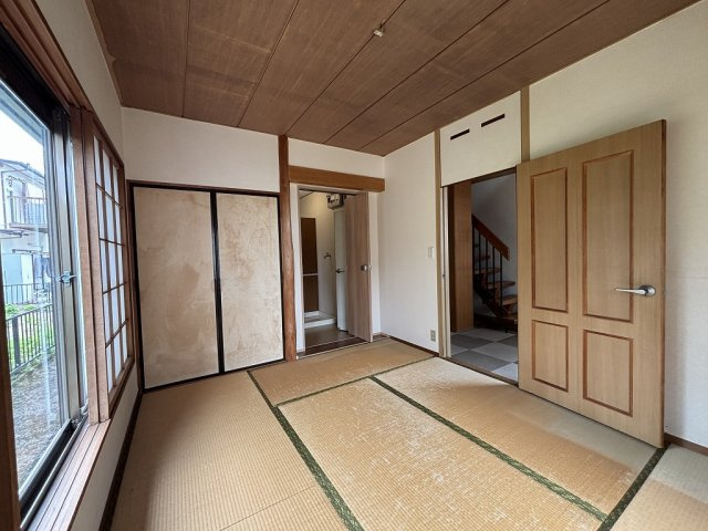 小牧市大字久保一色　中古戸建の和室|明るい光が差し込む和室です☆