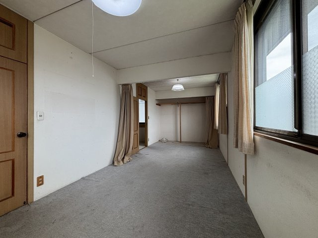 小牧市大字久保一色　中古戸建の洋室|間仕切り可能な広々とした洋室です☆