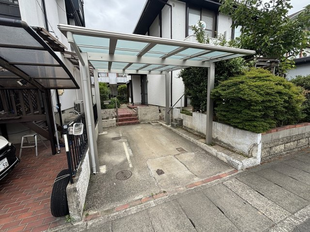 小牧市大字久保一色　中古戸建の駐車場|カーポート付き！
