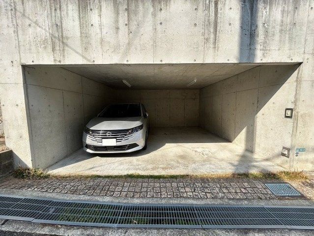 【駐車場】 | 苦楽園四番町中古戸建 | カースペースがあります