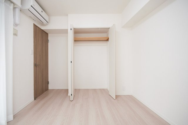 渋谷神山町レジデンスの洋室|渋谷神山町レジデンス：約６．０帖の洋室にもクローゼット・エアコンが付いております！