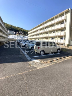 【駐車場】 | ビレッジハウス幸田6号棟 | 駐車場に車を止められます