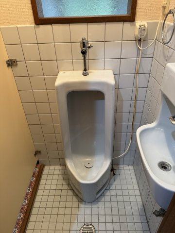 安来市広瀬町西比田　中古住宅のトイレ