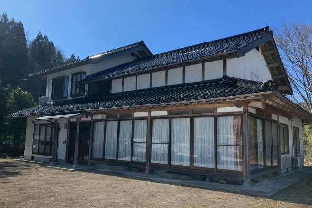 安来市広瀬町西比田　中古住宅の外観
