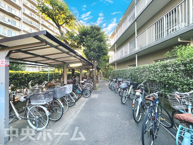 中川ビューハイツの駐輪場|【自転車置き場】最新の空き状況や費用などの詳細は担当スタッフまでお問い合わせください。