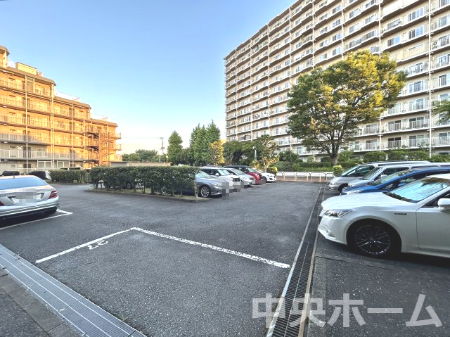 中川ビューハイツの駐車場|【敷地内駐車場】最新の空き状況や費用などの詳細は担当スタッフまでお問い合わせください。