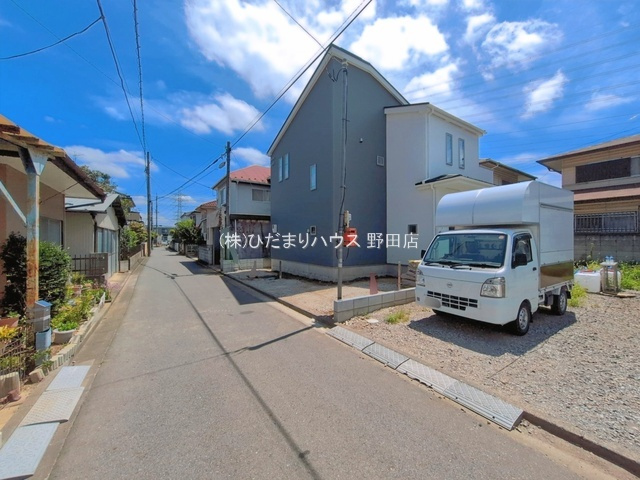 野田市山崎11期　新築戸建　1号棟の前面道路含む現地写真|接道：北西4.0ｍ私道