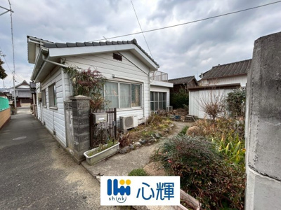 【外観】 | 山陽小野田市大字埴生 土地（家屋付き・現況渡し）／計2筆・約93坪 | 明るい日差しが差し込む現地。ぜひ現地をご覧ください。
※現況渡しです。
