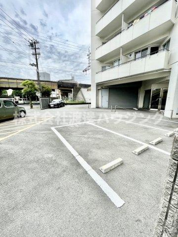 ハイツサンロイヤルの駐車場