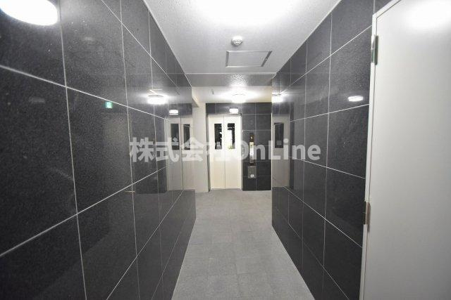 八尾市本町５丁目の賃貸マンションのロビー