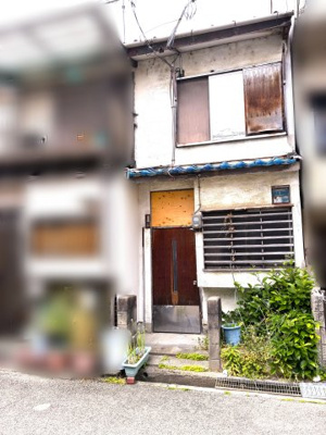 【外観】 | 高槻市寿町1丁目 | ■中古連棟物件■高槻市寿町■近隣に買い物施設が充実しています■土地面積約8.02坪■投資用物件におすすめです■南向きに面しており陽当たり良好■スーパー・コンビニ・病院が徒歩圏内にあります