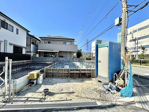豊中市上津島2丁目　新築戸建の前面道路含む現地写真