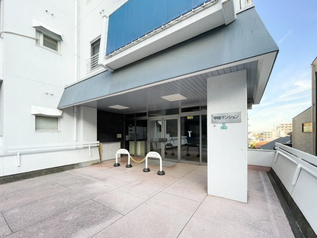 甲陽マンションのエントランス