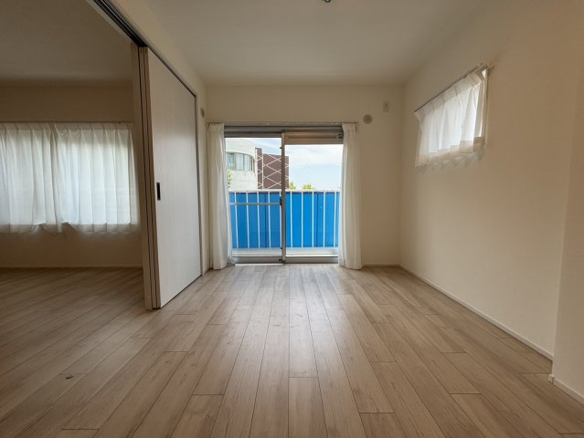 甲陽マンションの洋室