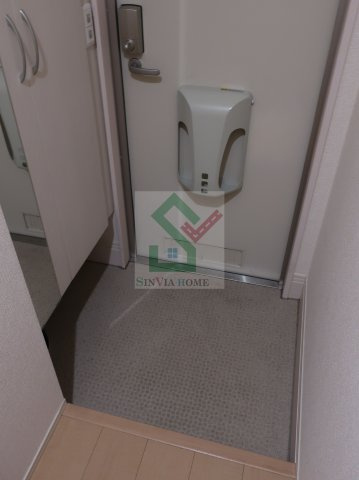 ラルーチェBの玄関