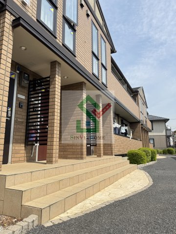 ラルーチェBのエントランス