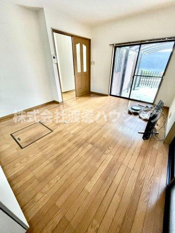 箕面半町一戸建の居間・リビング