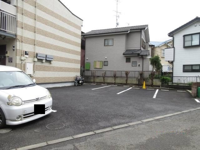 レオパレスみのりハイムの駐車場
