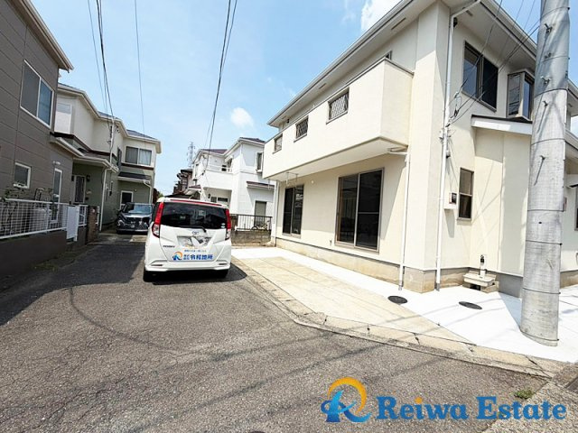 中古戸建　茅ヶ崎市円蔵の前面道路含む現地写真