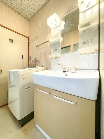 日の出町平井中古戸建の洗面所