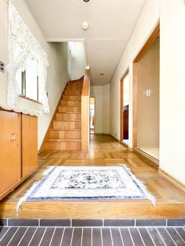日の出町平井中古戸建の玄関