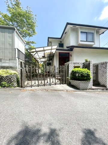 日の出町平井中古戸建の駐車場