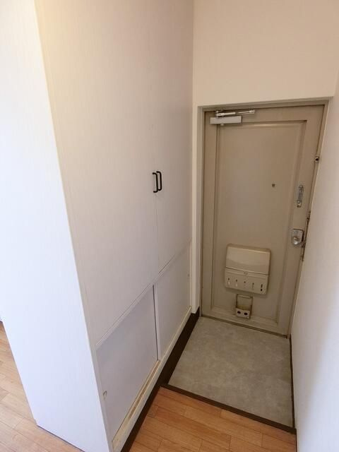 ヤマギシコーポラスの玄関