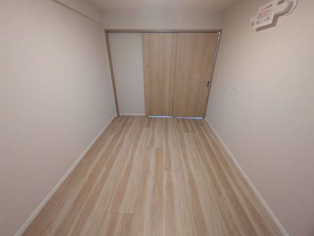 【洋室】 | シャルマンコーポ三島 中古マンション XM06180 | シャルマンコーポ三島　洋室6.1帖