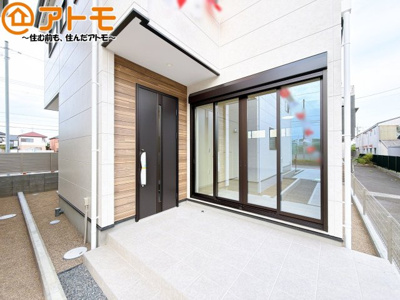 【玄関】 | 駿河区豊田2期　新築戸建　1号棟 | 落ち着いた色合いの玄関はダブルロックで防犯性に優れた仕様になっています♪